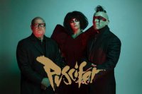 PUSCIFER teilen neue Single «Self Evident». Neues Album «Normal Isn&#039;t» kommt 2026