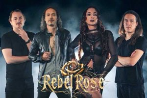 REBEL ROSE ebnen mit Single «Don't Panic!» den Weg für Debüt-Album «In The Dark She Grows»
