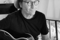 SHANE BRADY (Ellis Mano Band) – 15 Jahre die Stimme hinter der Stimme