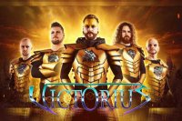 VICTORIUS teilen Lyric-Video zu Titelsong des aktuellem Albums «World War Dinosaur», zusammen mit Angus McSix und Orden Ogan