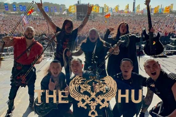 THE HU kündigen Live-Album «Live At Glastonbury» für Juni &#039;24 an. Live-Video zum Song «Tatar Warrior» erscheint jetzt