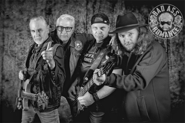 BAD ASS ROMANCE – Die unkomplizierteste Band