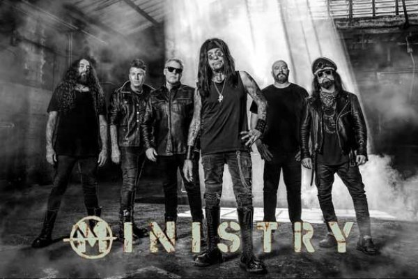 MINISTRY warnen mit neuem Video «Singularity» vor Übernahme durch Roboter und künstlicher Intelligenz