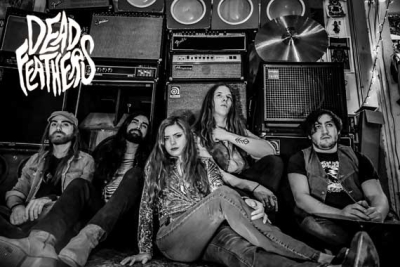 DEAD FEATHERS stellen Titelsong «Full Circle» aus ihrem für September '23 erwarteten Album vor