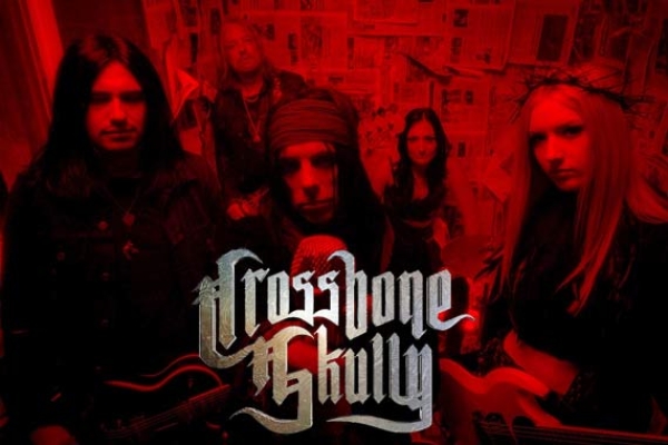 CROSSBONE SKULLY (Tommy Henriksen, Alice Cooper &amp; Hollywood Vampires) präsentieren Musik-Video zu «I Am The Wolf»