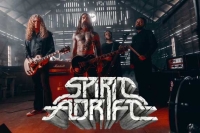 SPIRIT ADRIFT stellen Video «Barn Burner» aus dem neuen Album «Ghost At The Gallows» vor, das im August '23 kommt